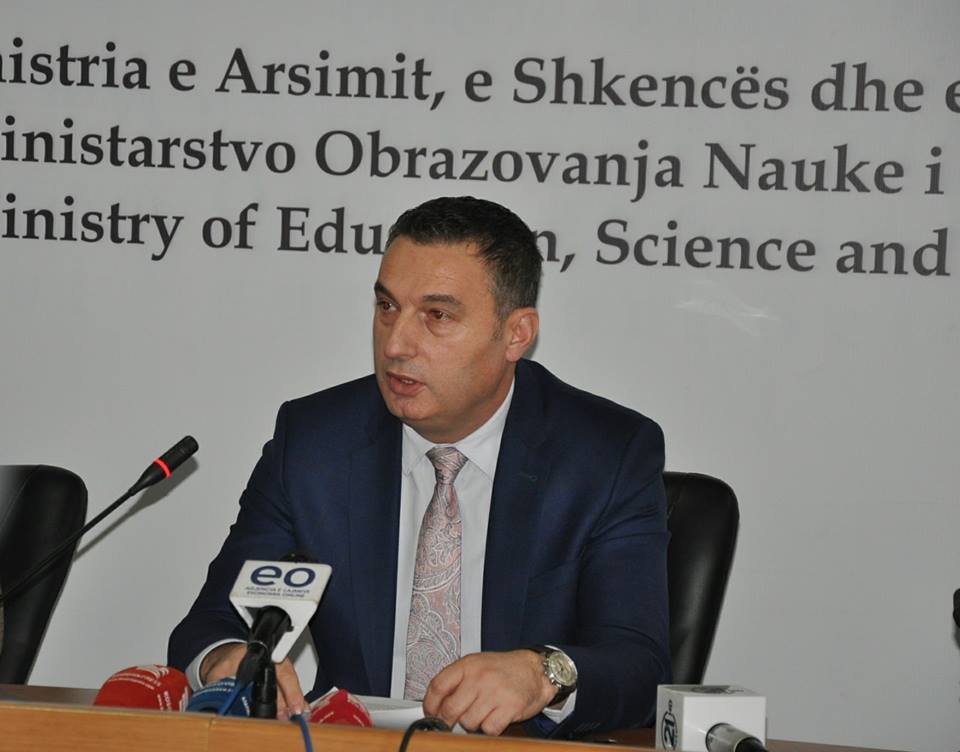 Ministri Bytyqi paralajmëron ndalimin e ekskursioneve në Shqipëri