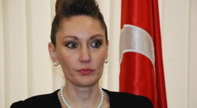 Ambasadorja turke me katër brinjë të thyera, pritet të niset për shërim në Turqi