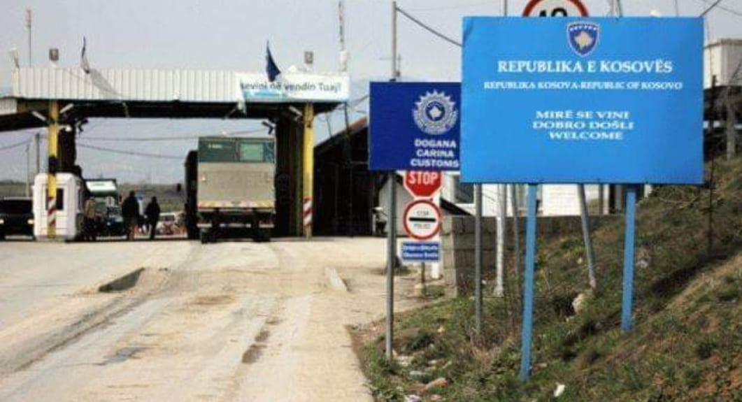 Dy kamionë nga Serbia e Bosnja kanë hyrë në Kosovë, paguan taksën 100 për qind