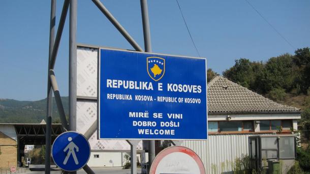 “BBC”: Kosova goditi Serbinë me vendimin për rritje të taksës