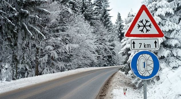 Më 15 nëntor nis sezoni dimëror: A jemi të obliguar të kemi zinxhirë bore në veturë?
