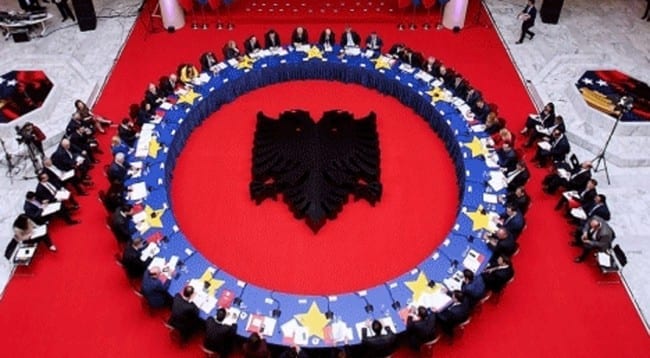 Mbledhja e qeverive Kosovë-Shqipëri, do të diskutohet për bashkëpunimin ndërkufitar