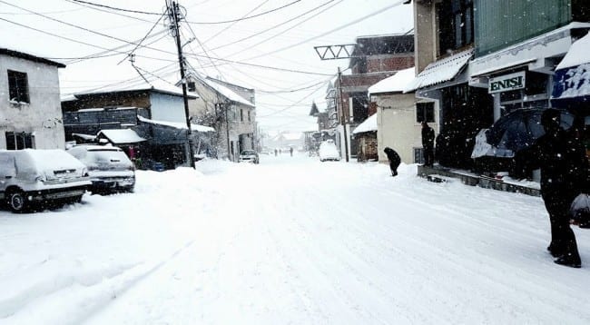 Në Sharr kanë filluar që të bllokohen rrugët nga bora!