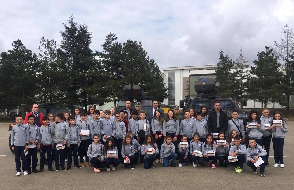 Nxënësit e shkollës “Fetah Sylejmani” vizituan ushtrinë e Kosovës si dhe kompleksin e Jasharajve