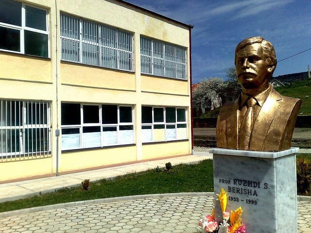 Ish nxënësi tash njëherit edhe zëvendësministër uron 50 vjetorin e Gjimnazit ” Ruzhdi Berisha ” Dragash