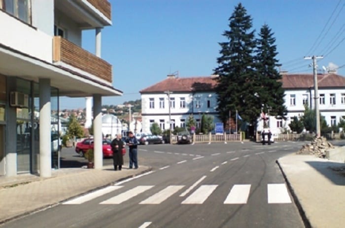 Komuna e Dragashit fton qytetarët për debat publik në lidhje me rregulloren e caktimit të orarit të punës.