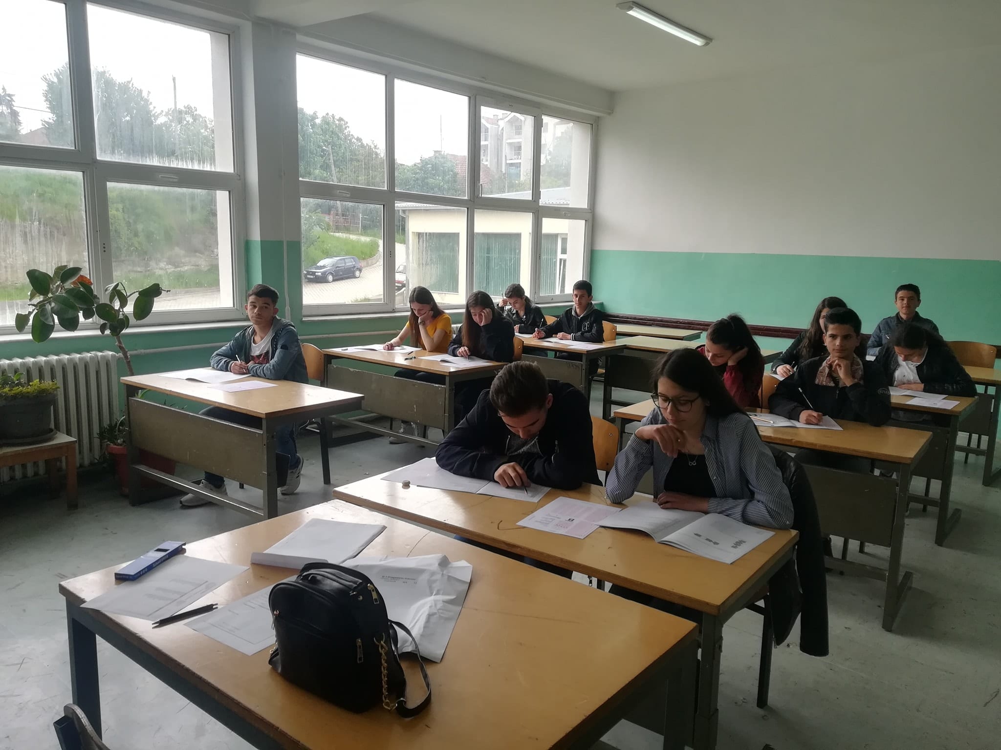 Në lokalet e shkollës së mesme “Ruzhdi Berisha” në Dragash po mbahet Testi i Arritshmërisë