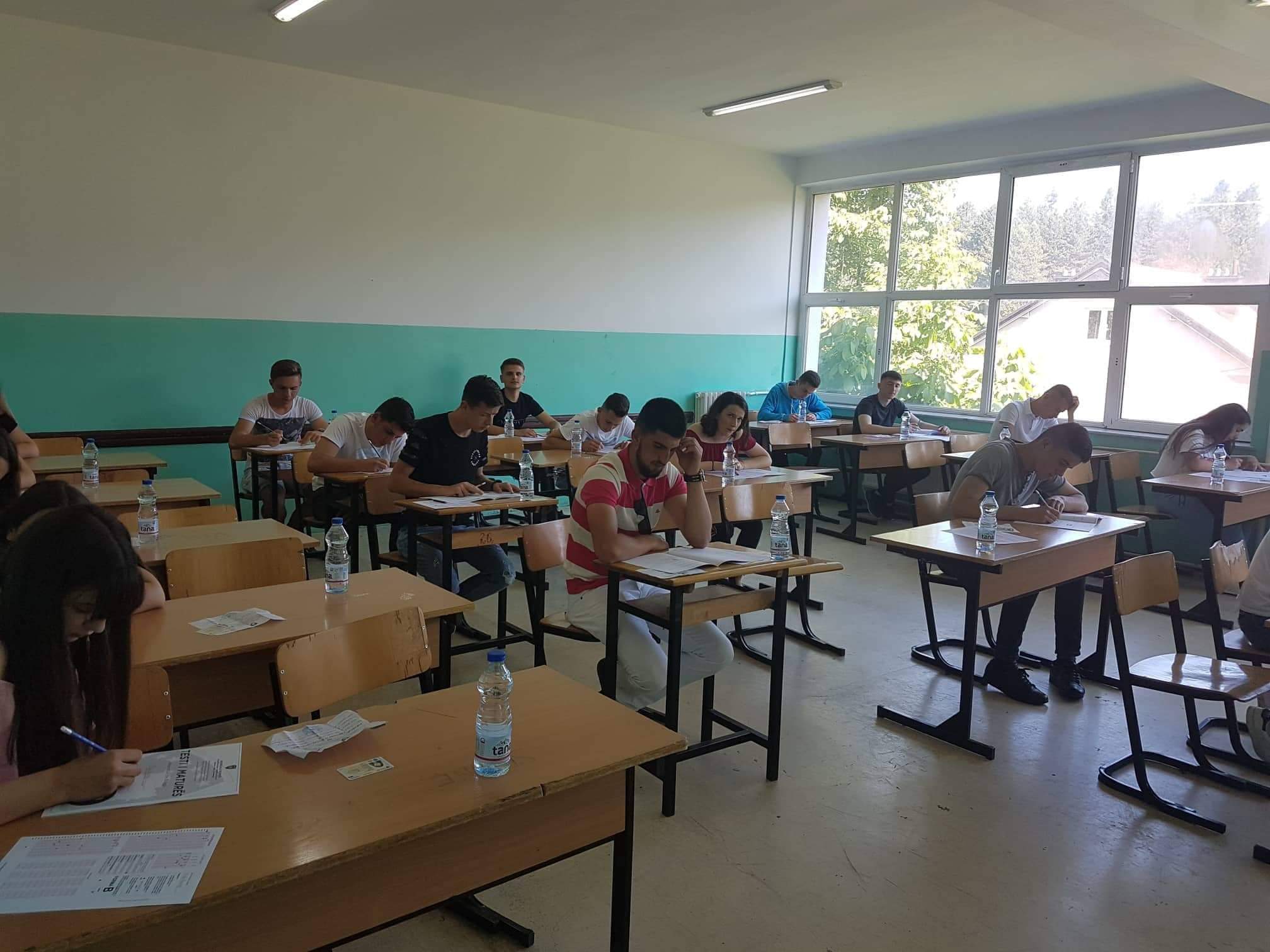 Ka filluar pjesa e dytë e afatit të parë të Testit të Maturës në komunën e Dragashit