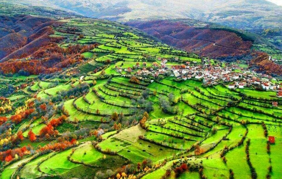 Fshati Shajne në Dragash me pamje mahnitëse dhe vendi më karakteristik i Kosovës