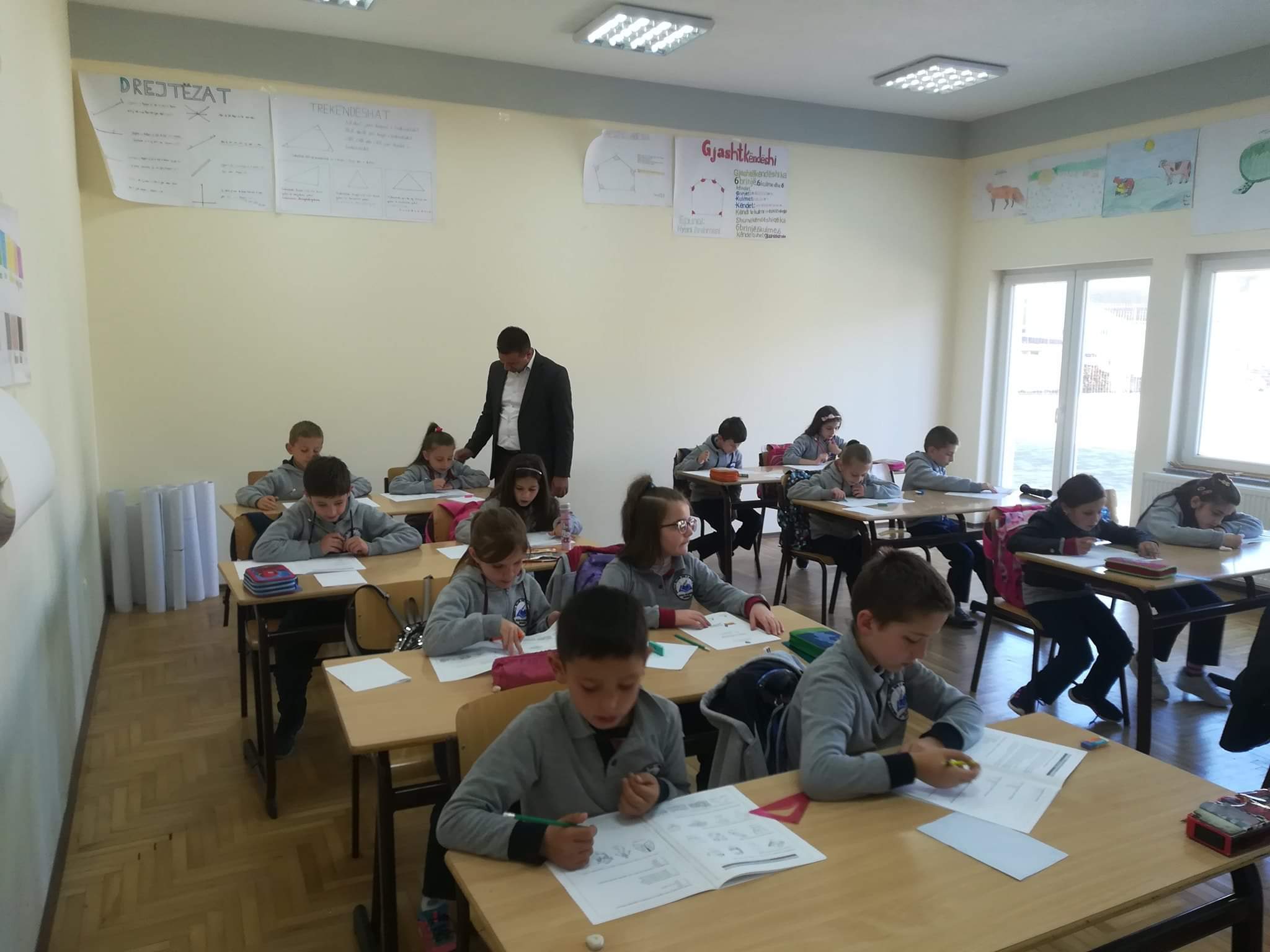 Drejtoria e Arsimit mundëson çasje në Arsim për fëmijët nga Shqipëria.