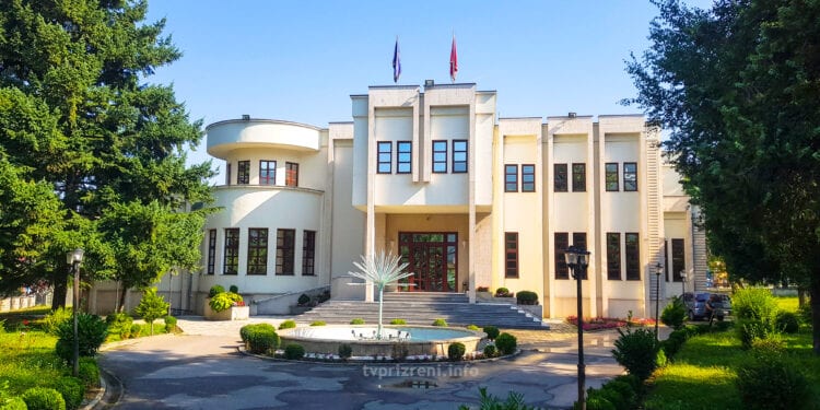 Një muaj paraburgim për dy zyrtarët ligjor të Komunës së Prizrenit