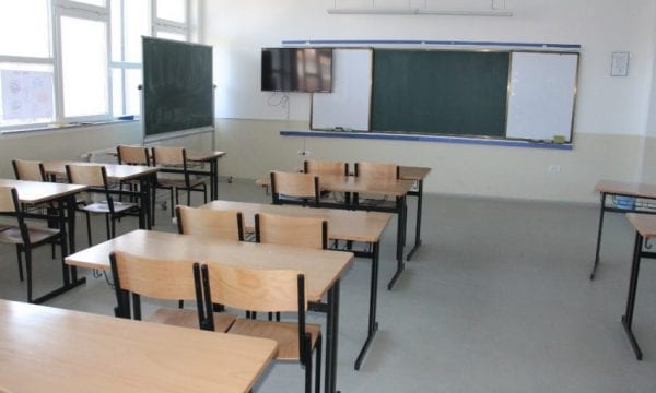 Apel drejtuar kryetarit Bexhet Xheladini që të bëjë mbylljen e shkollave në Dragash