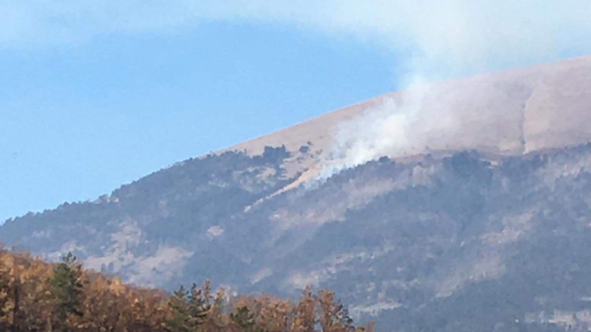 Zjarr në malet e Sharrit, dyshohet se është në territorin e Shqipërisë.