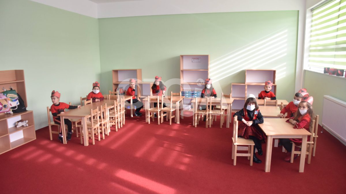 Falë bashkëpunimit të DKA-së me Caritasin Zviceran përurohën tri klasë për arsimim parafillor (Video, Foto)