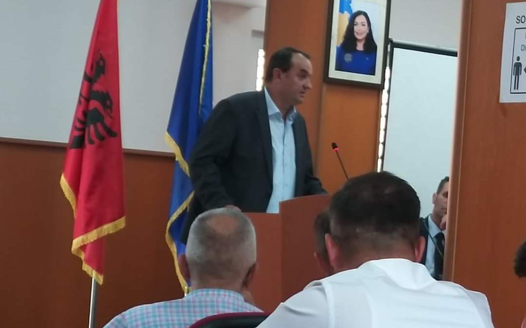 Kryetari i degës së LDK-së në Dragash kerkon bashkëpunim me “Vetëvendosjen” për të derguar PDK në opozitë.