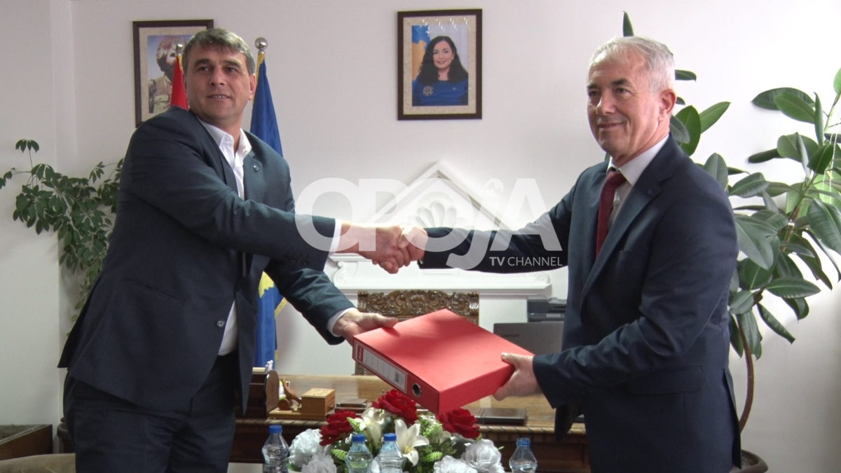 Bëhet pranim-dorëzimi i detyrës së kryetarit të komunës së Dragashit (Video, Foto)