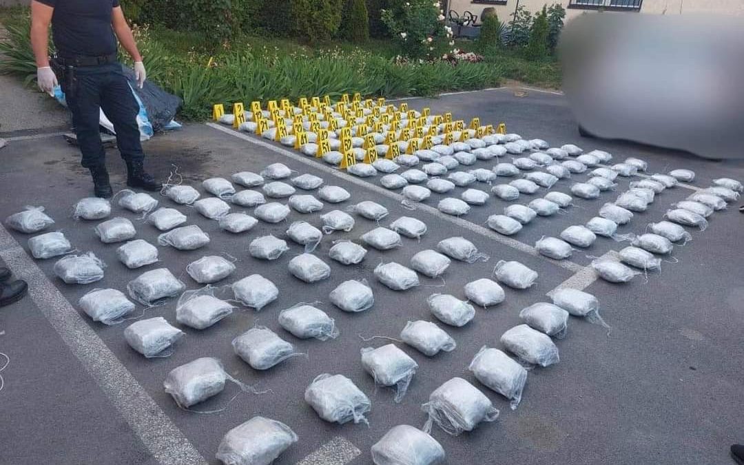 Detaje nga aksioni i sotëm në Prizren ku u kapën mbi 90 kg drogë