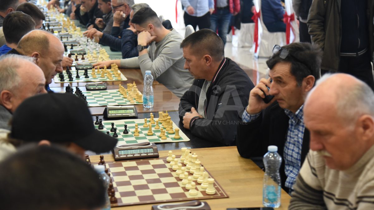 Sot në Dragash është organizuar turneu tradicional i shahut “Përvjetori i Pavarësisë” (Video, Foto)