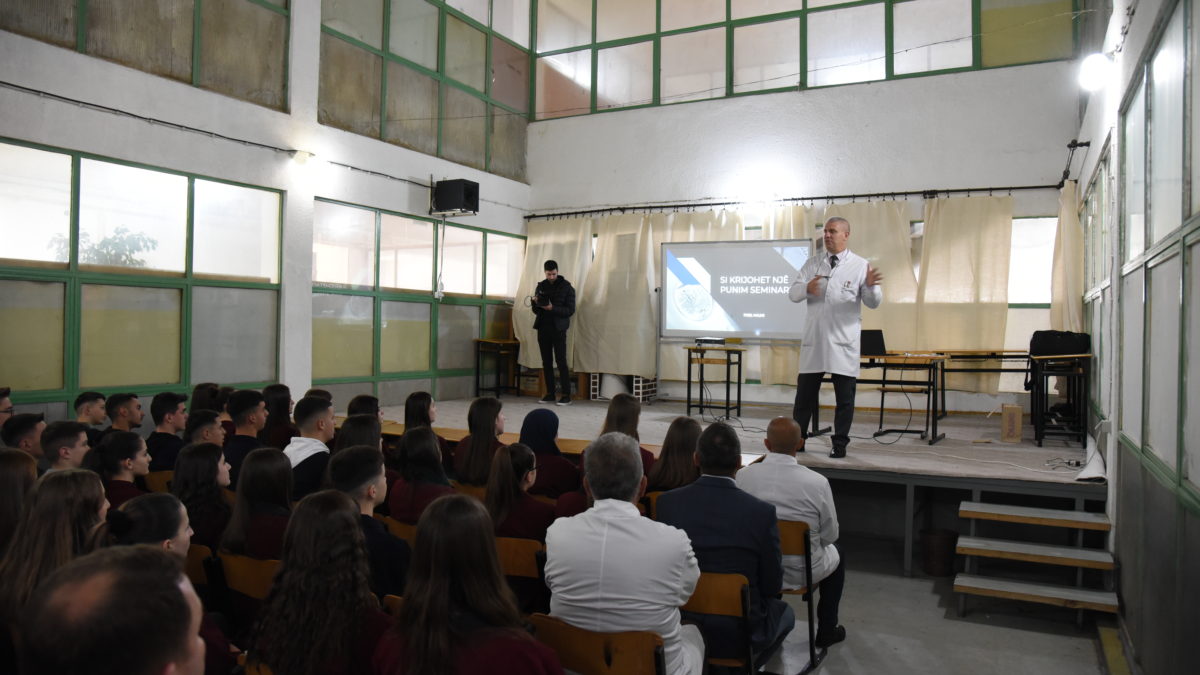 Filluan aktivitetet për nder të Ditës së Shkollës “Ruzhdi Berisha” në Dragash (Video, Foto)