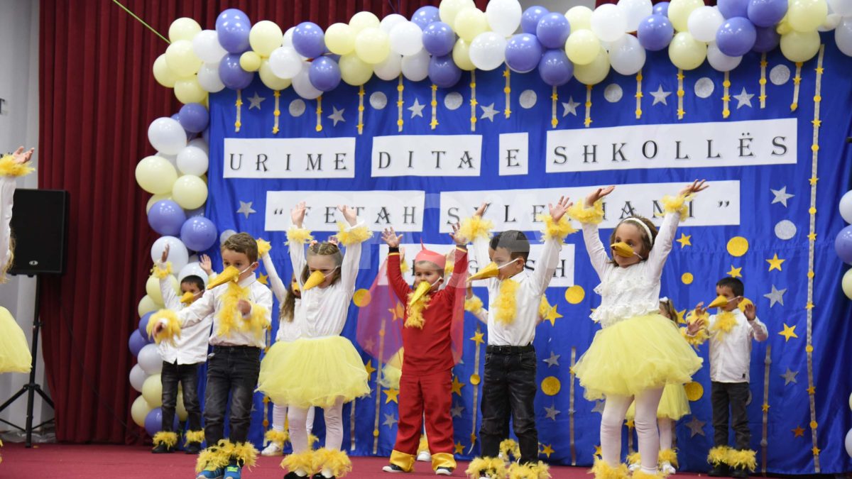 U manifestua 75 vjetori i themelimit të shkollës “Fetah Sylejmani” në Dragash (Video, Foto)