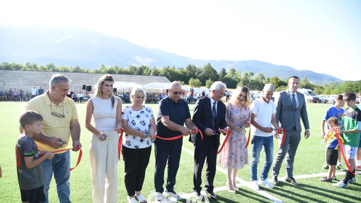 Inaugurohet fusha e stadiumit në Dragash dhe rruga për në të (Video, Foto)