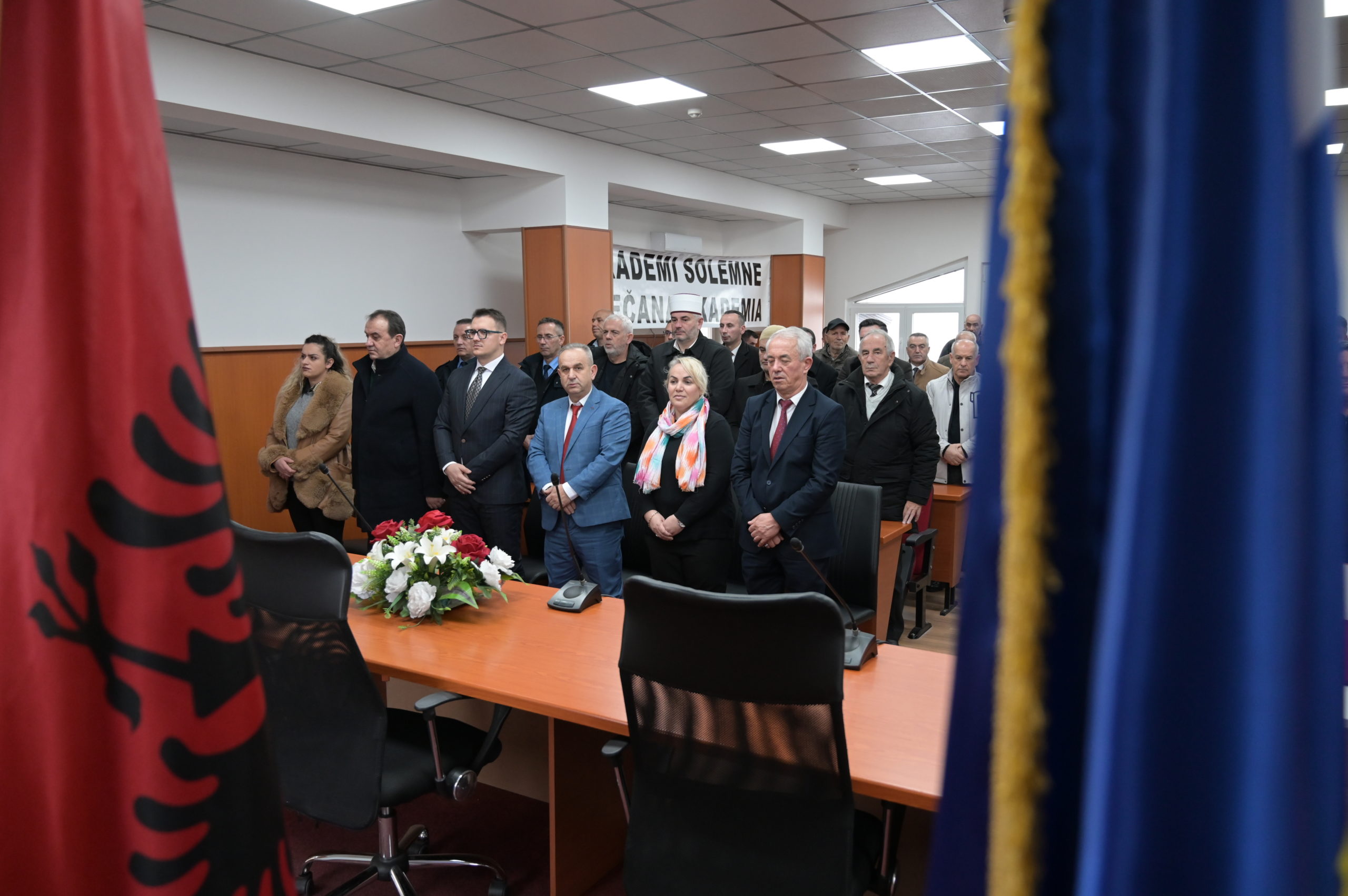 Komuna e Dragashit shënoi 28 Nëntorin me akademi solemne dhe homazhe