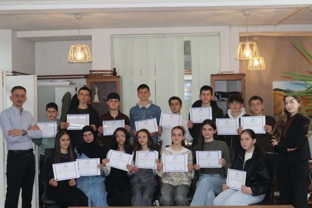 Avoko përmbyll me sukses trajnimin për kodim për fëmijë